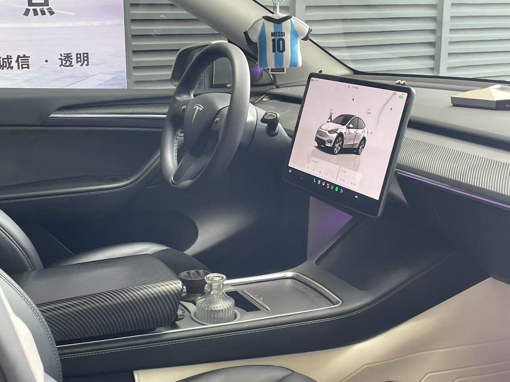 Tesla Model Y 2023 #10 Tesla Model Y 2023 car image #10