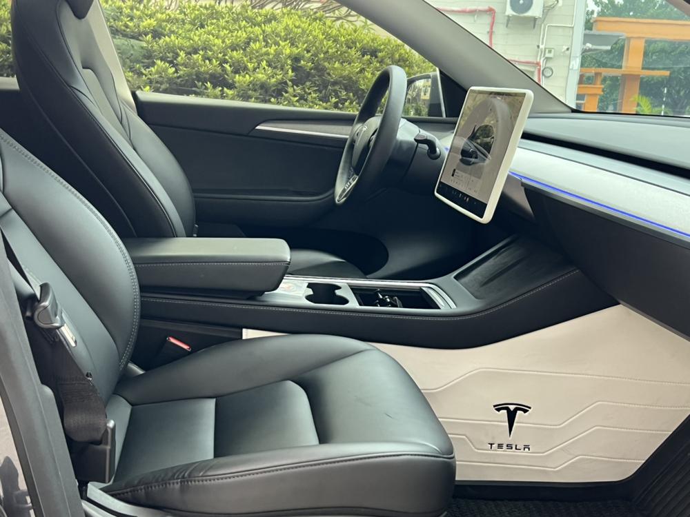 Tesla Model Y 2022 car image #25