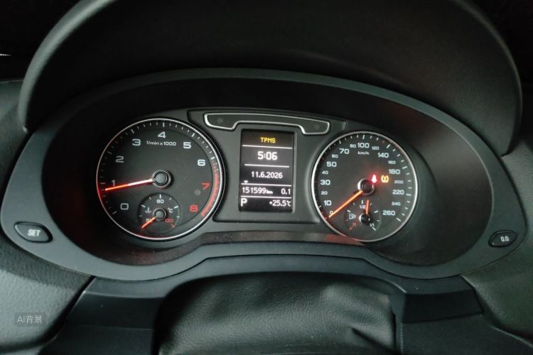 Audi Q3 2015 car image #13