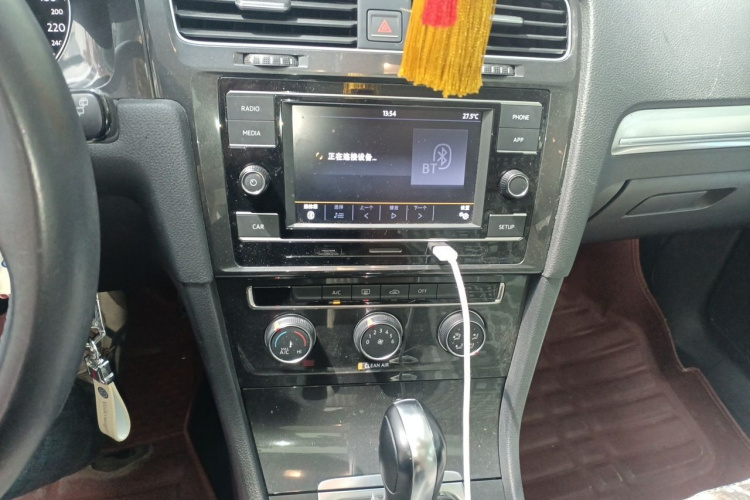 Volkswagen Golf 2018 car image #17