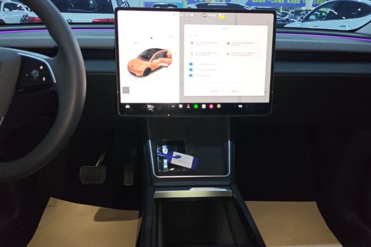 Tesla Model Y 2025 #13 Tesla Model Y 2025 car image #13