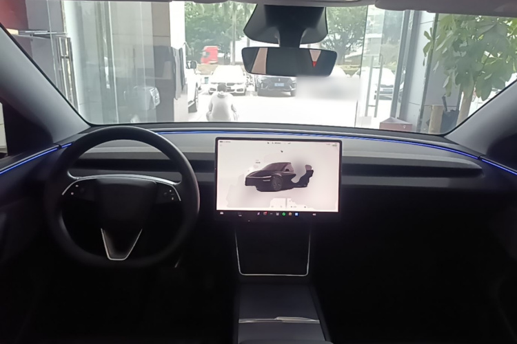 Tesla Model Y 2025 #10 Tesla Model Y 2025 car image #10