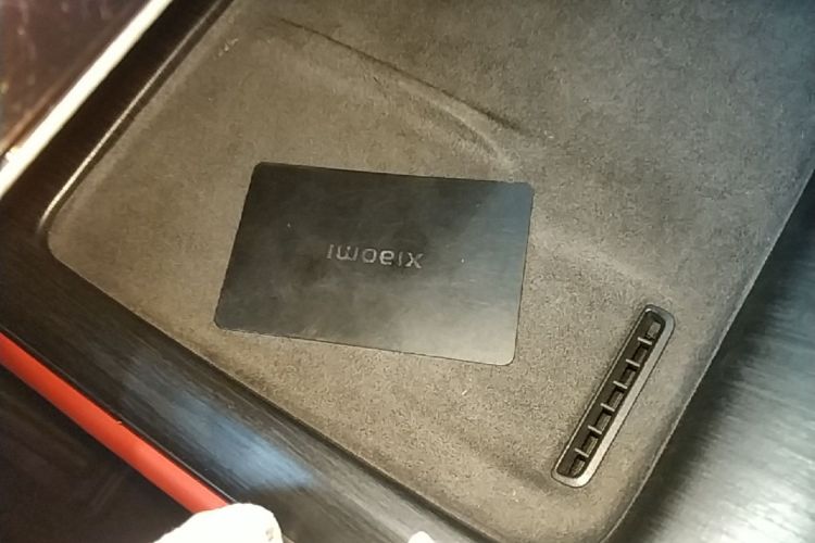 MI SU7 2024 immagine di auto #9