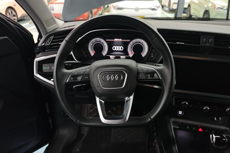Audi Q3 2023 car image #11