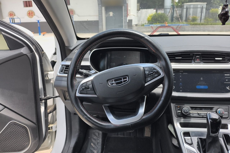GEELY Emgrand 2020 #15 GEELY Emgrand 2020 car image #15