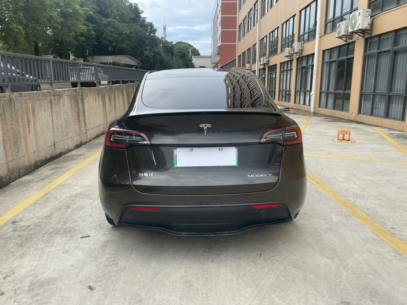 Tesla Model Y 2023 car image #6