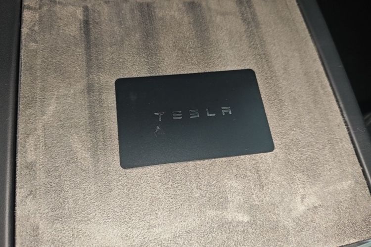 Tesla Model 3 2024 car image #9