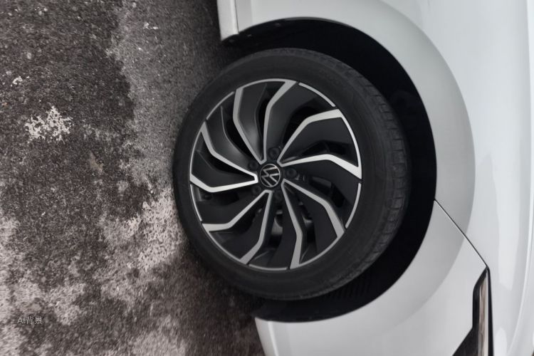 Volkswagen Golf 2023 car image #9