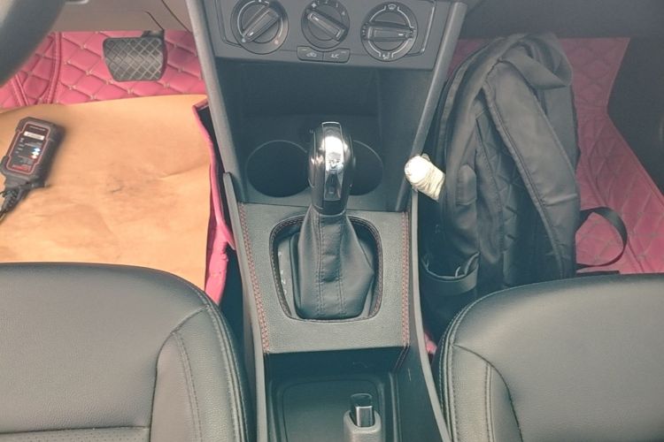 Volkswagen Polo 2017 car image #14