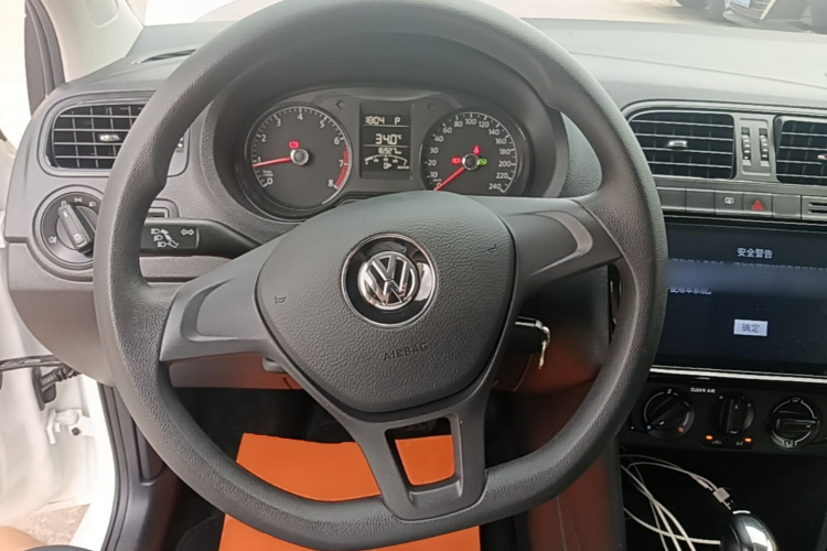 Volkswagen Polo 2019 car image #11