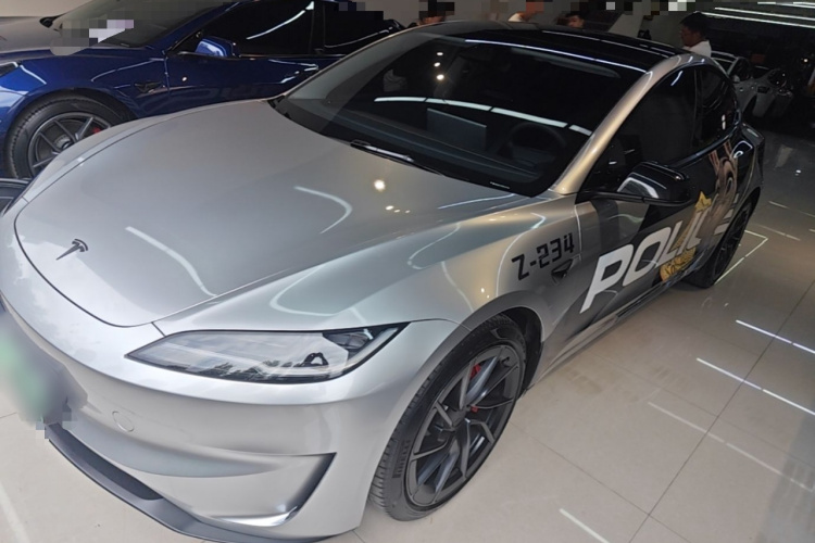 Tesla Model 3 2024 car image #2