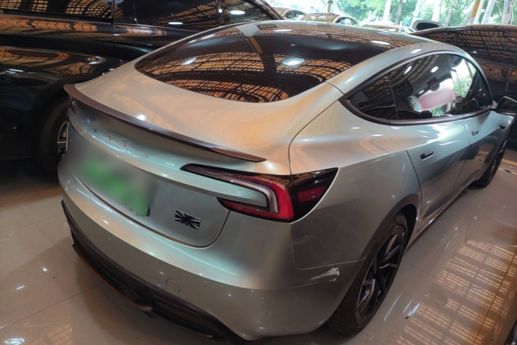Tesla Model 3 2024 car image #7