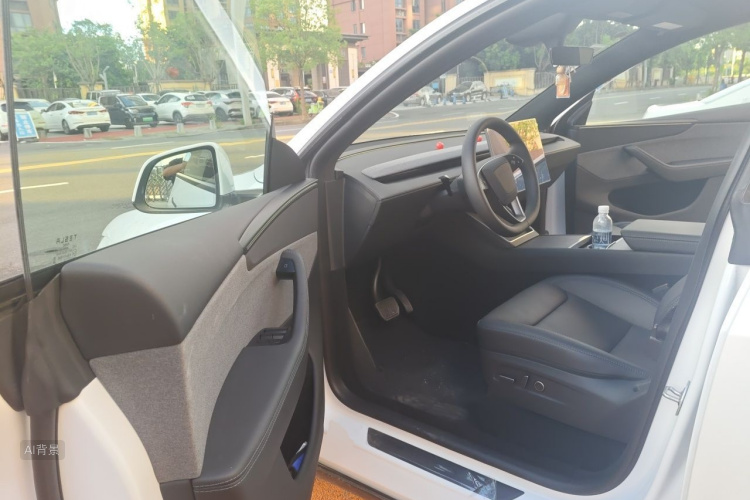 Tesla Model Y 2026 #18 Tesla Model Y 2026 car image #18
