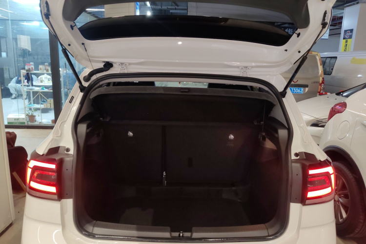 Volkswagen T-Cross 2020 car image #27