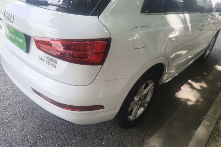 Audi Q3 2018 car image #8