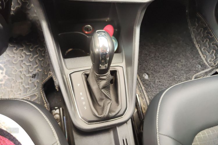 Volkswagen Santana 2017 car image #16