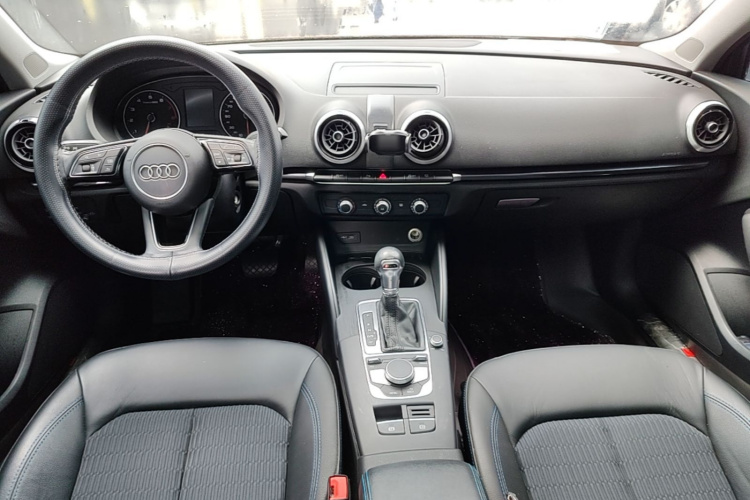 Audi A3 2019 immagine di auto #11