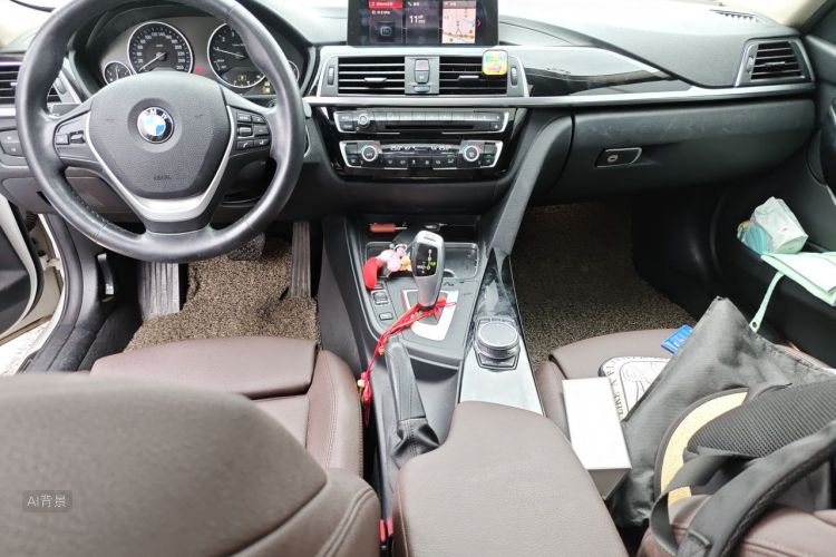 BMW 3 Series 2019 car image #11