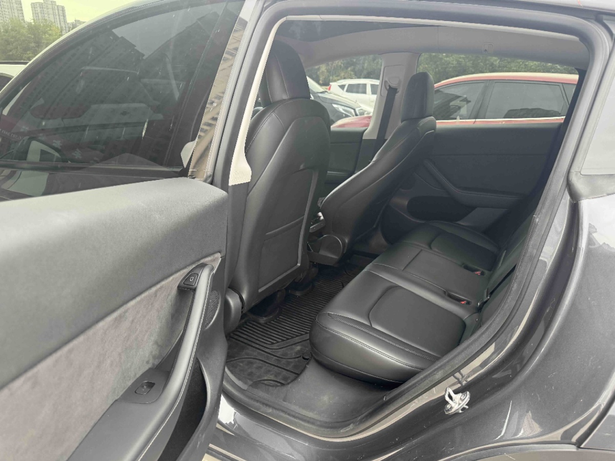 Tesla Model Y 2021 car image #3