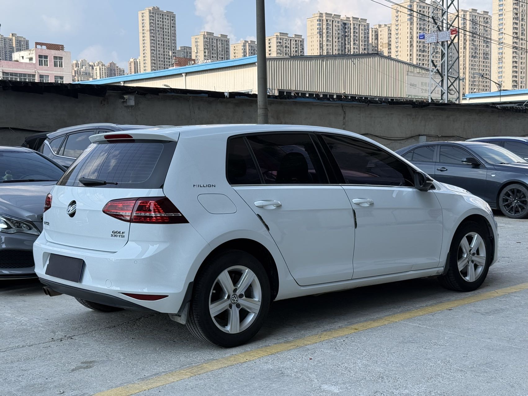 Volkswagen Golf 2017 car image #9