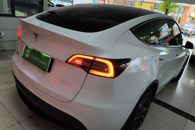 Tesla Model Y 2023 car image #5