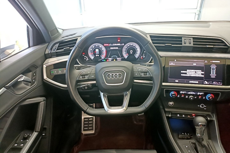 Audi Q3 2025 car image #11