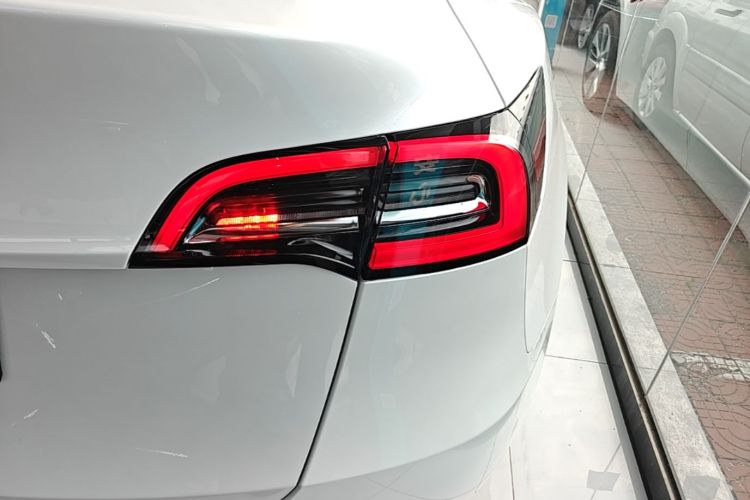 Tesla Model Y 2023 #8 Tesla Model Y 2023 car image #8