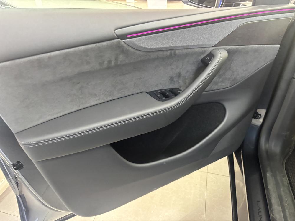 Tesla Model Y 2025 #15 Tesla Model Y 2025 car image #15