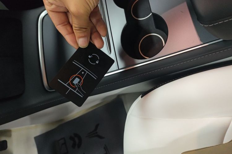 Tesla Model 3 2020 car image #9