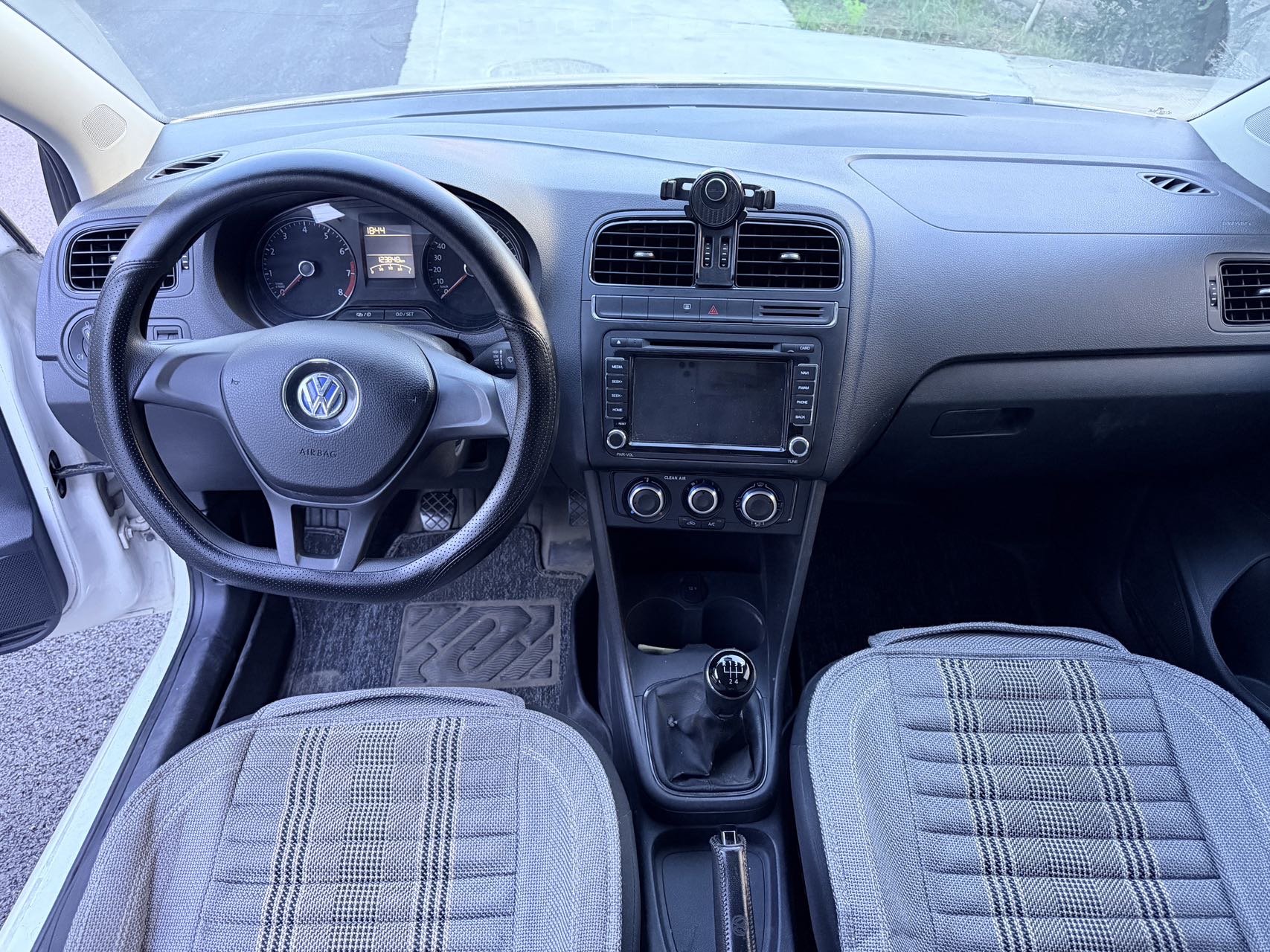 Volkswagen Polo 2017 car image #5