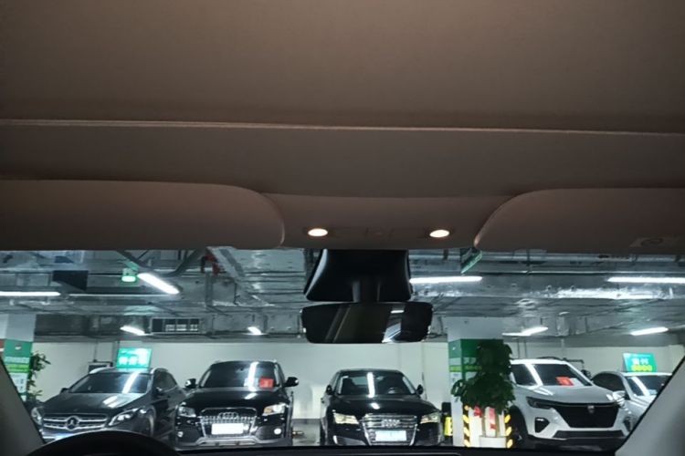 Tesla Model Y 2021 #18 Tesla Model Y 2021 car image #18