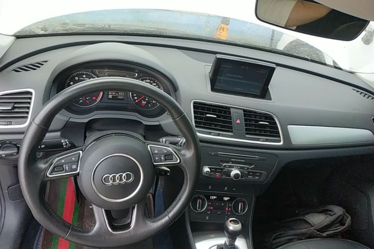 Audi Q3 2016 immagine di auto #10