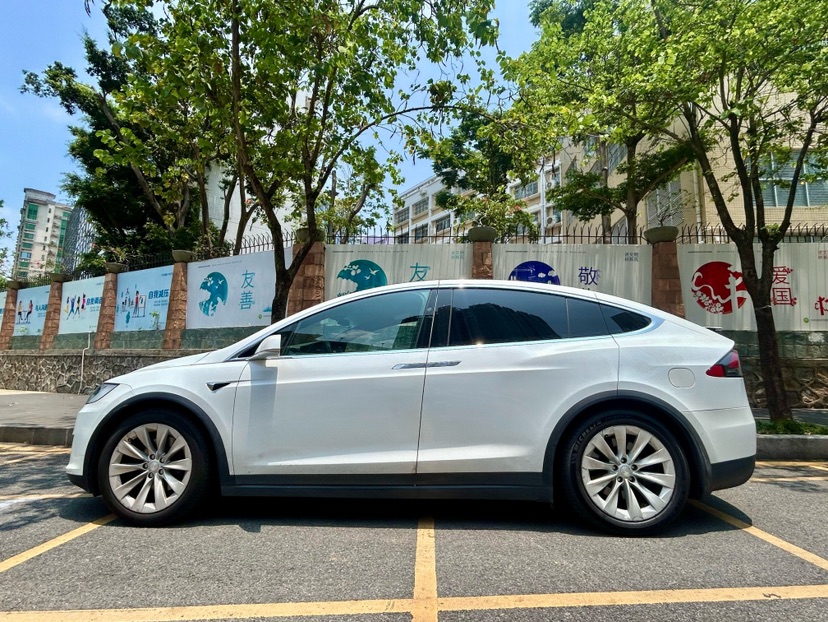Tesla Model X 2018 #3 Tesla Model X 2018 car image #3