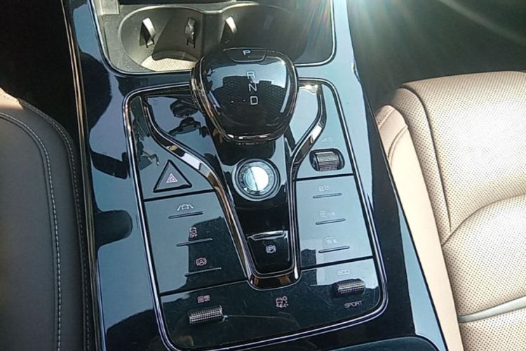 BYD Han 2022 imagen de coche #18