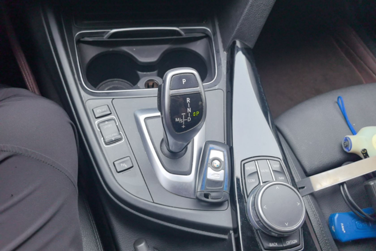 BMW 3 Series 2019 #14 BMW 3 Series 2019 car image #14