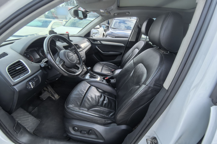 Audi Q3 2015 car image #12