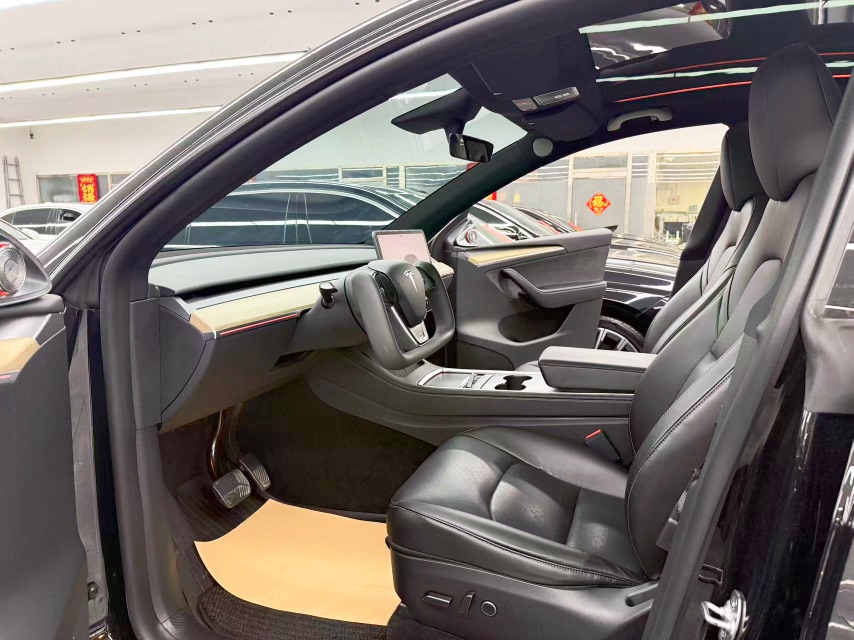Tesla Model Y 2023 car image #5