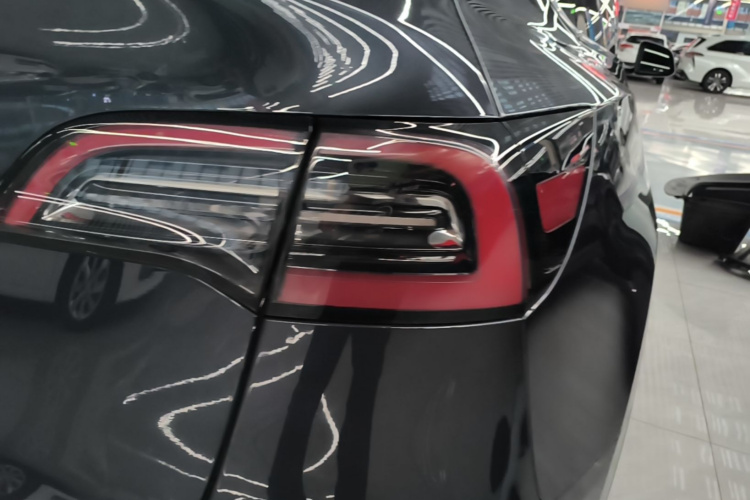Tesla Model Y 2024 #8 Tesla Model Y 2024 car image #8