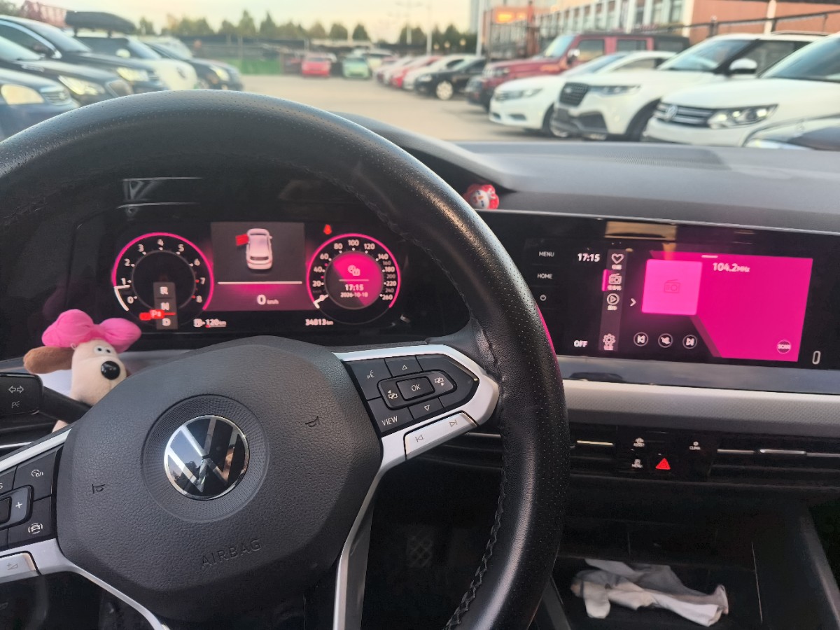 Volkswagen Golf 2022 car image #5