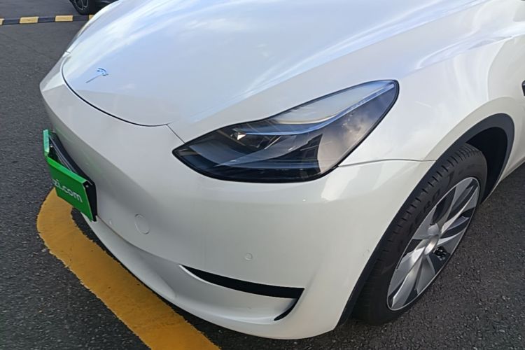 Tesla Model Y 2023 immagine di auto #23