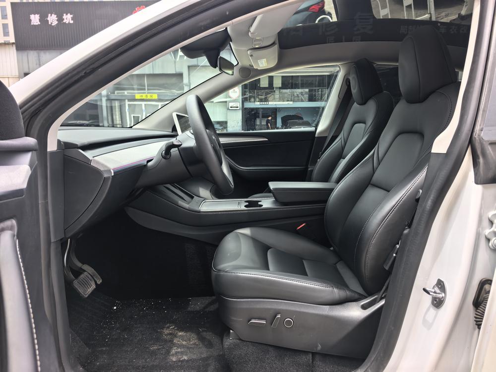 Tesla Model Y 2024 car image #14