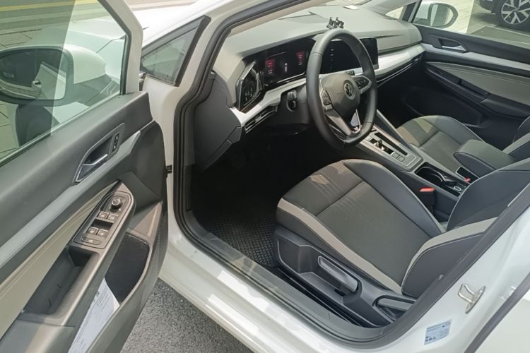 Volkswagen Golf 2024 car image #16