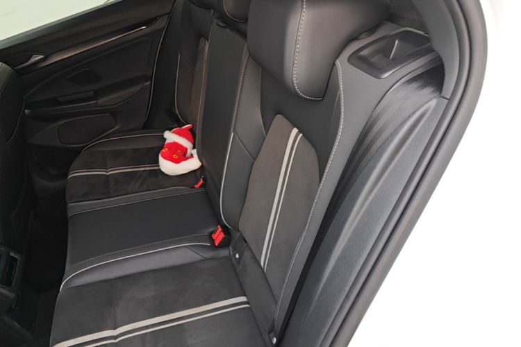 Volkswagen Golf 2021 car image #17