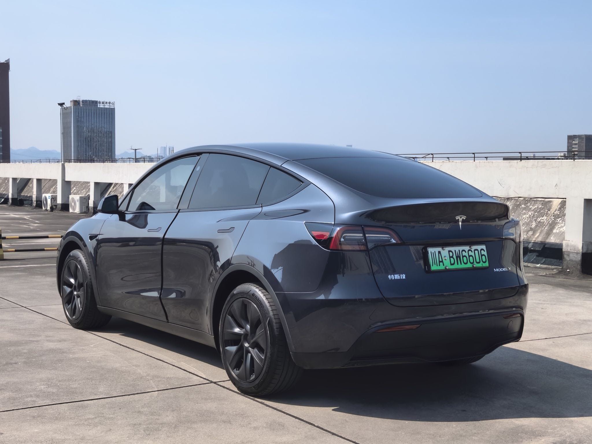 Tesla Model Y 2024 #3 Tesla Model Y 2024 car image #3