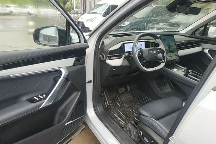 GEELY Boyue L 2024 car image #12