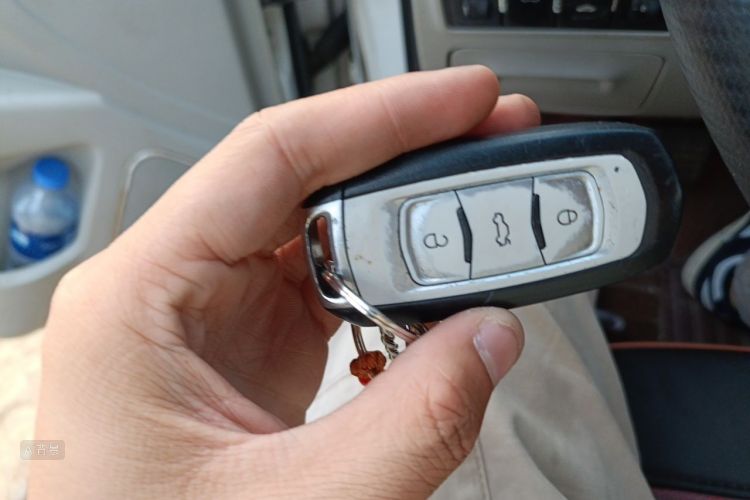 GEELY Emgrand 2015 #10 GEELY Emgrand 2015 car image #10