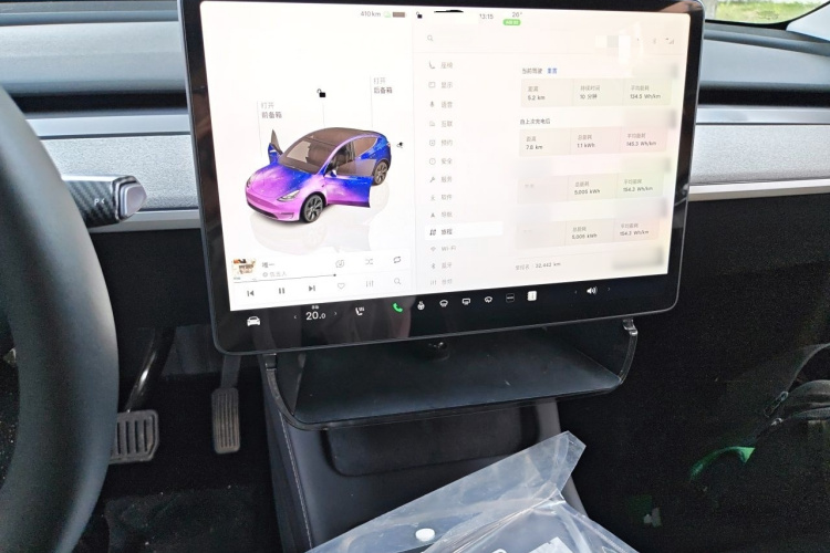 Tesla Model Y 2023 car image #14