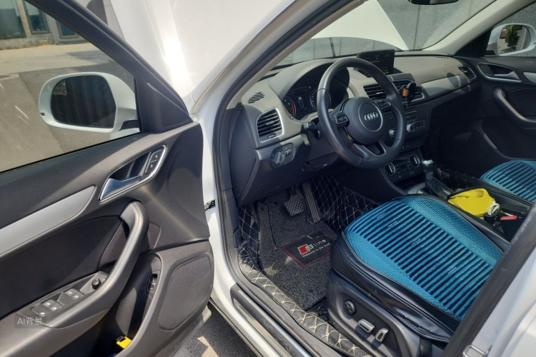 Audi Q3 2019 car image #18