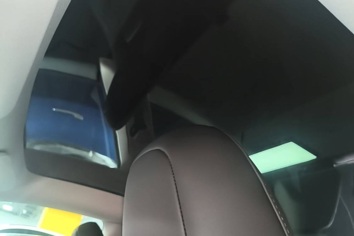 Tesla Model Y 2024 immagine di auto #9