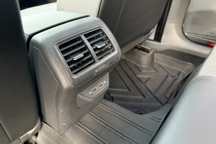 Volkswagen Golf 2020 car image #15